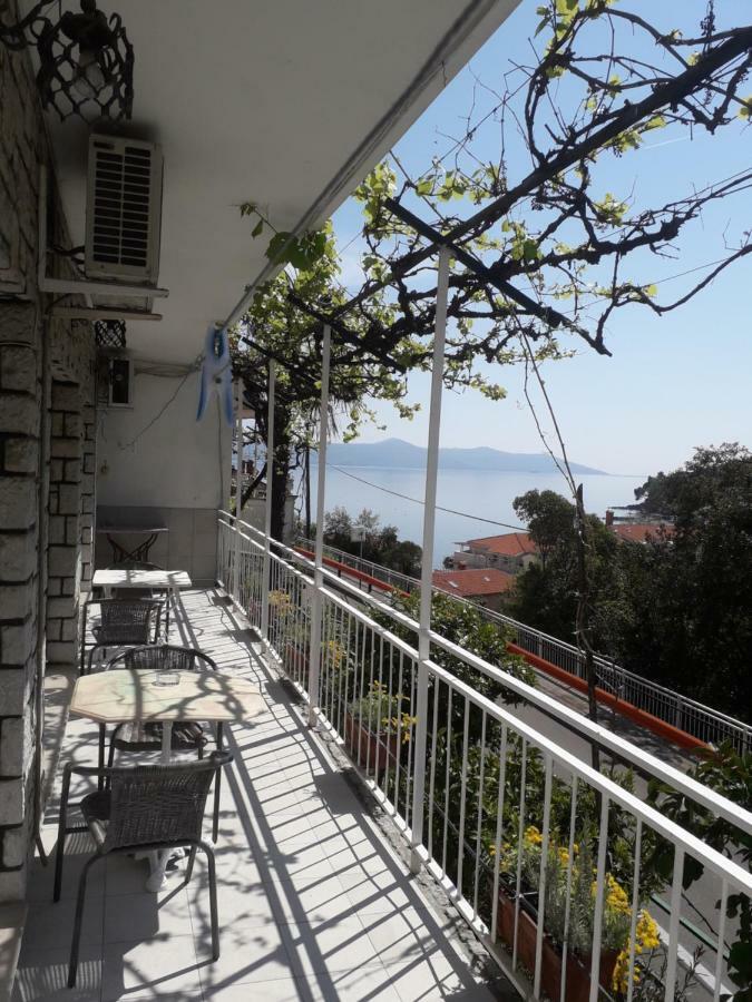 Apartments Edi - Captain'S House Мощеничка-Драга Экстерьер фото